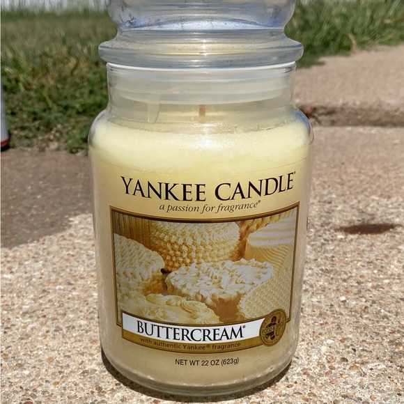 Yankee candle large 22oz Buttercream New Retired